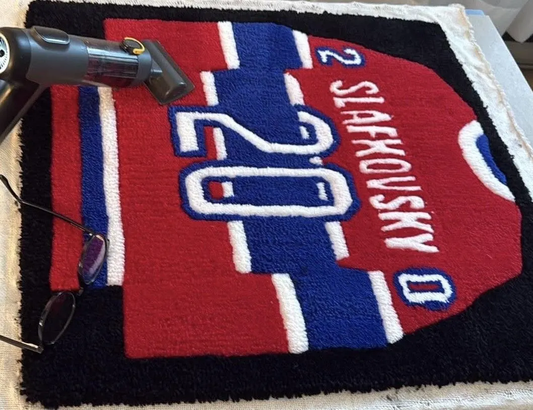 Tapis sur mesure en forme de chandail de hockey Slafkovsky 20