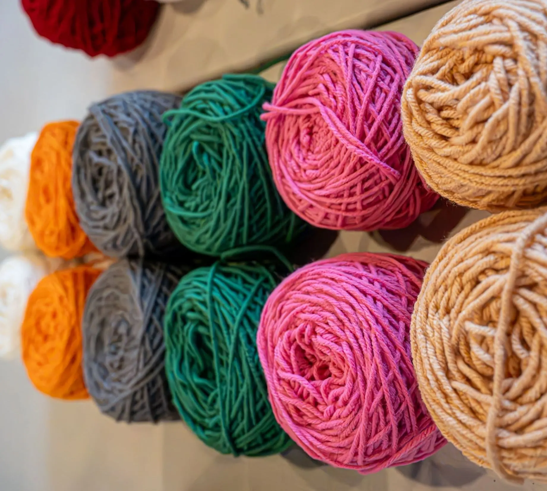 Pelotes de laine colorées